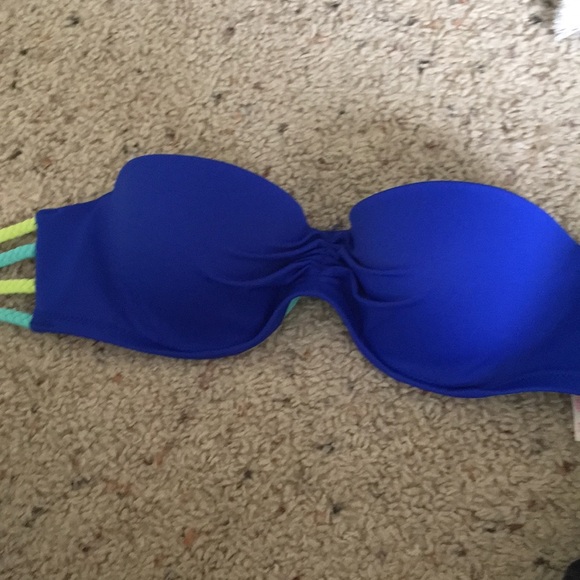 A blue strapless bikini top from Victoria secret - Picture 4 of 4